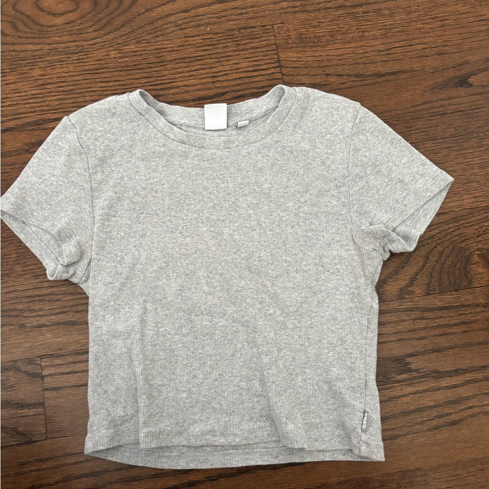 Cropped Aritzia Tee